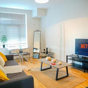Lovely Spacious At Temple Bar Apartment